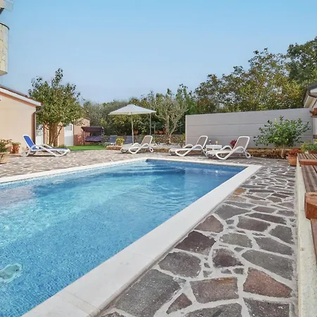 Holiday House Amna Apartment