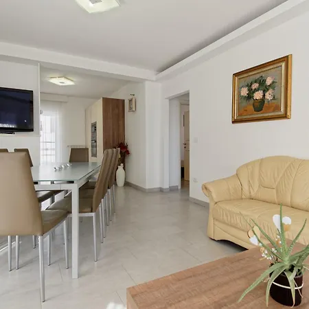 Holiday House Amna Apartment Kaldanija