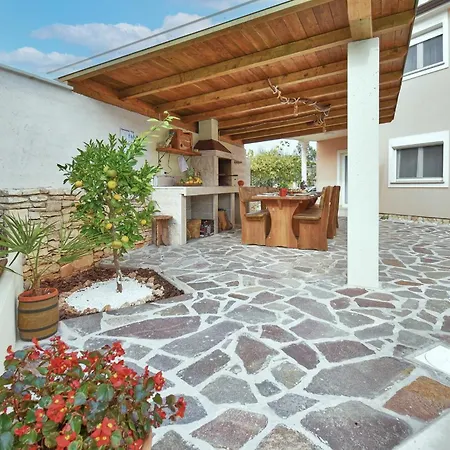 Holiday House Amna