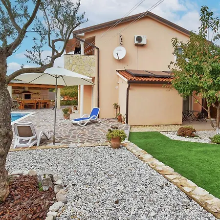 Apartment Holiday House Amna