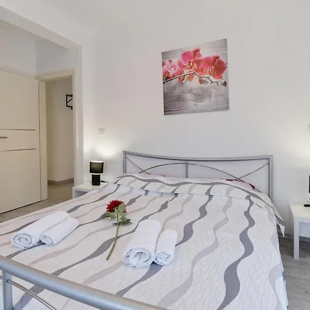 Holiday House Amna Apartment