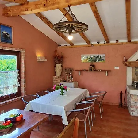Apartment Holiday House Amna